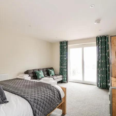 Woodside 5 *
